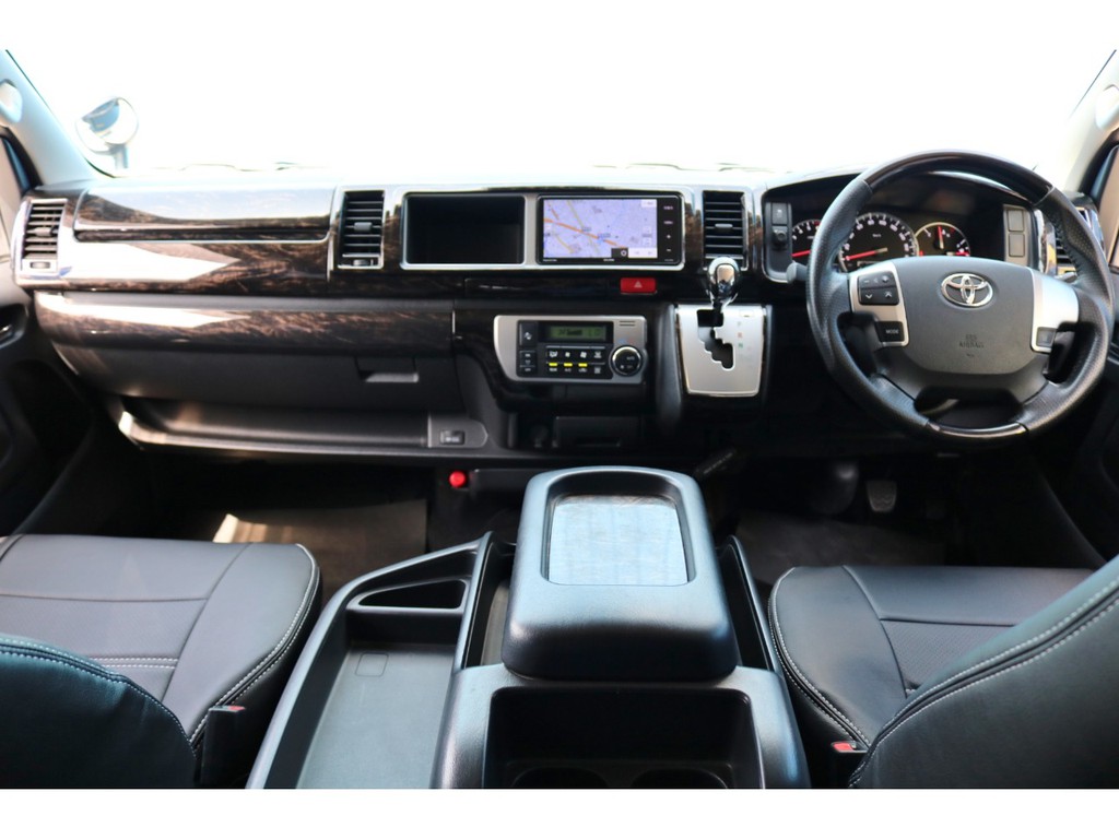 平成３０年式　ハイエース　ワゴン　ＧＬ　２７００ｃｃ　ガソリン　走行６６，３００ｋｍ