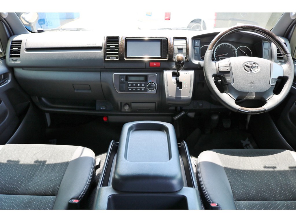 令和１年式　ハイエース　バン　Ｓ－ＧＬ　ダークプライム２　２８００ｃｃ　ディーゼルターボ　走行１８，８００ｋｍ