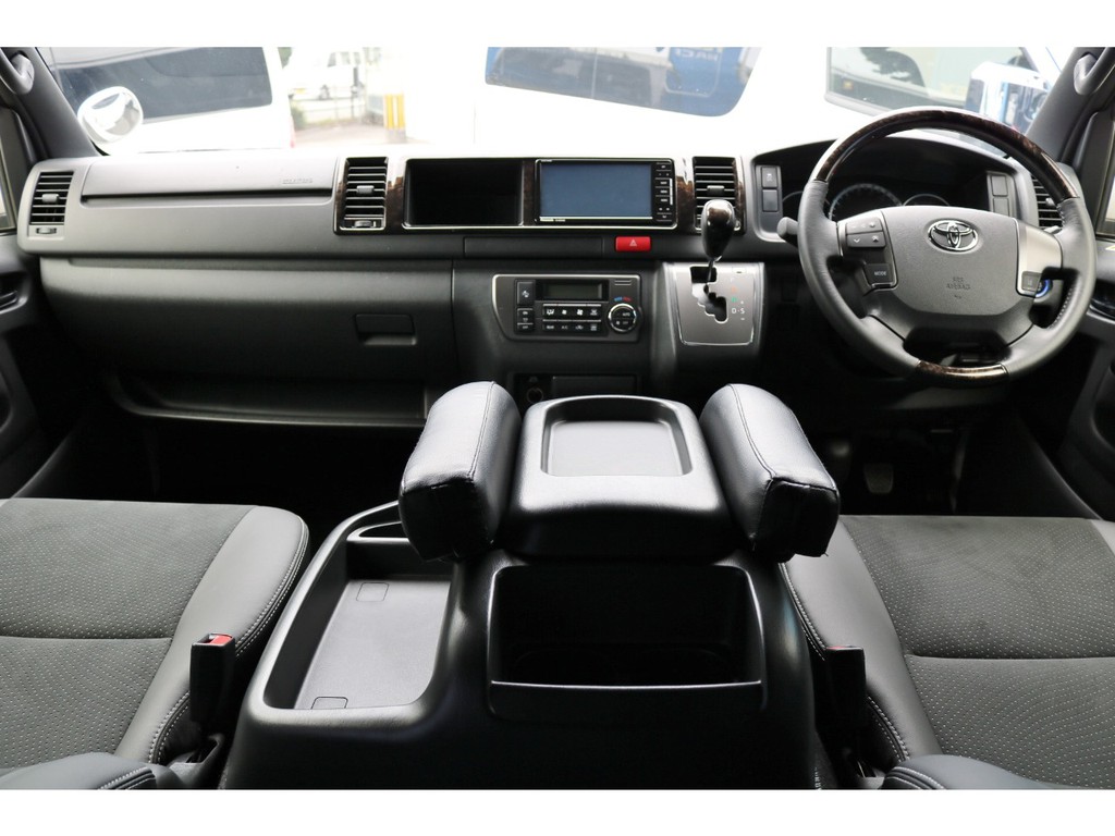 平成３１年式　ハイエースワイドＶ　スーパーＧＬ　特別仕様車ダークプライムⅡ　２８００ｃｃ　ディーゼル　２ＷＤ　ワンオーナー車