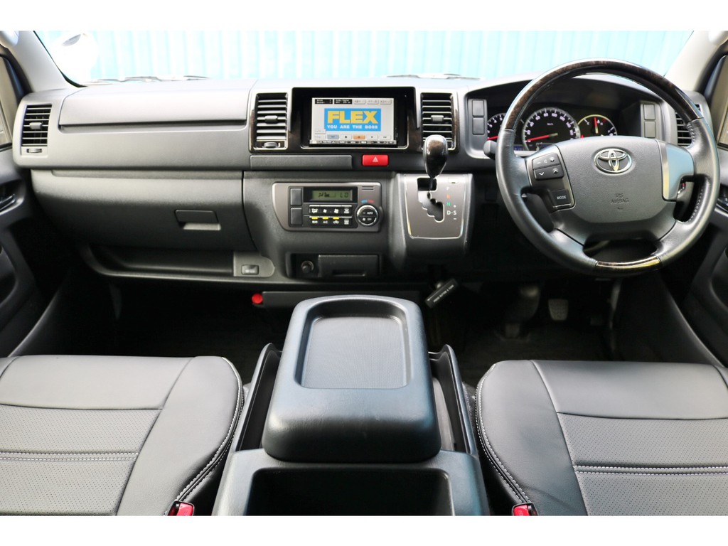 平成２７年式　ハイエース　バン　Ｓ－ＧＬ　ダークプライム　２０００ｃｃ　ガソリン　走行８５，９００ｋｍ