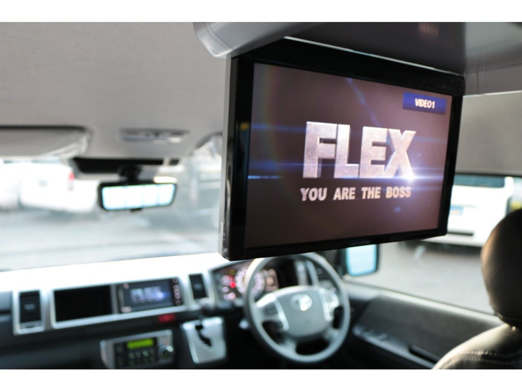 フリップダウンモニター付き♪長時間のドライブもこれで退屈しませんね♪