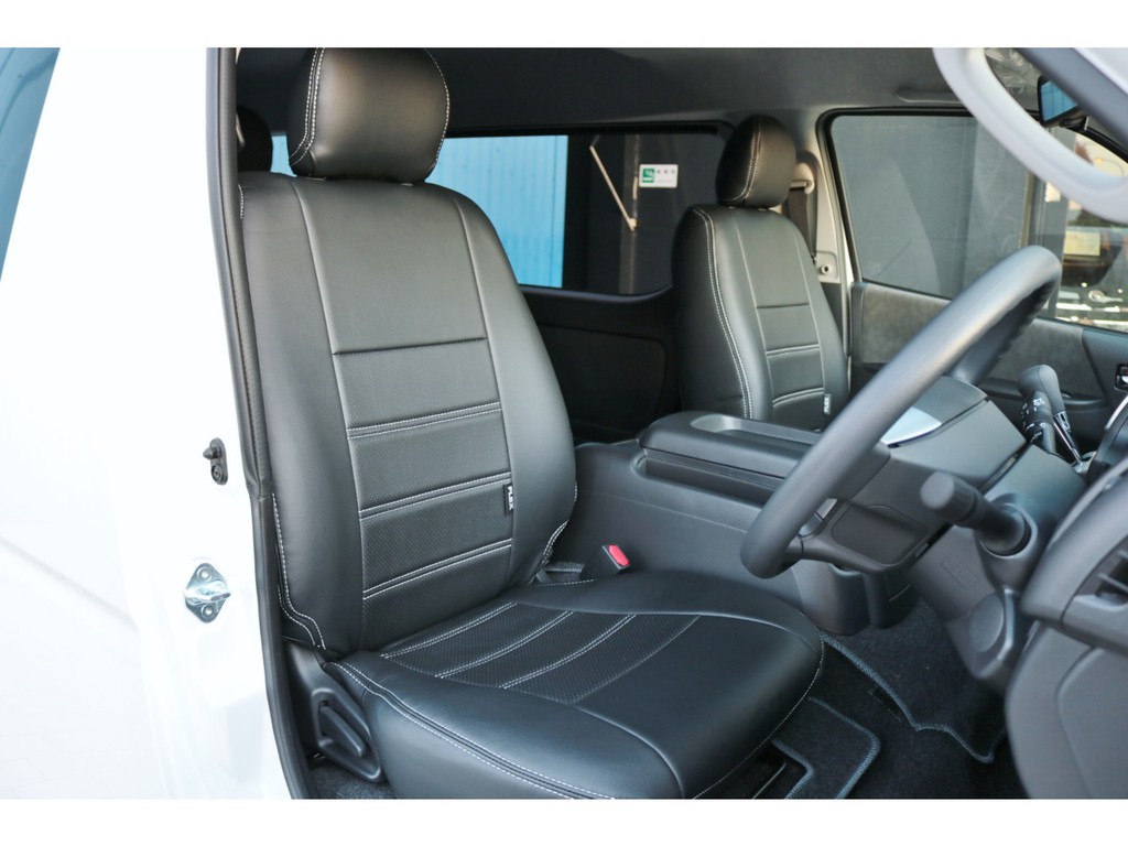 全席ブラックレザー調シートカバー！シートカバー付きでお手入れも楽になりますよ♪