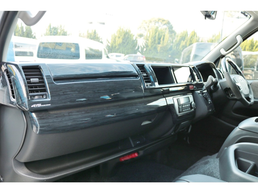 助手席エアバッグやＡＣ１００Ｖ電源コンセントも標準装備です！