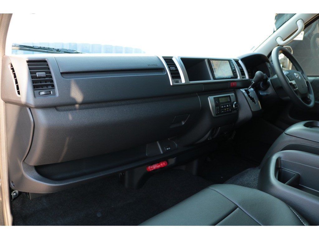 フルセグＳＤナビ・パノラミックビューモニターナビ連動加工も完備！助手席エアバッグや１００Ｖ電源コンセントも完備しております！