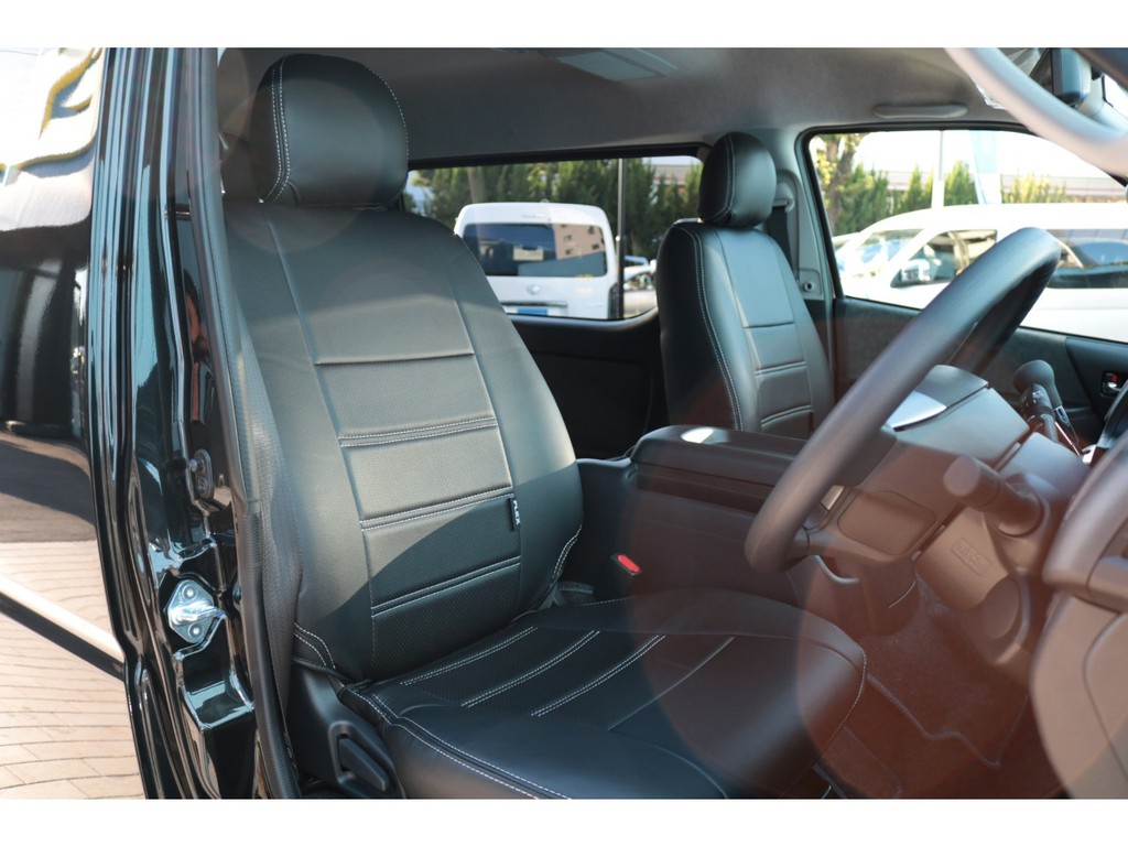 全席ブラックレザー調シートカバー！シートカバー付きでお手入れも楽になりますよ♪