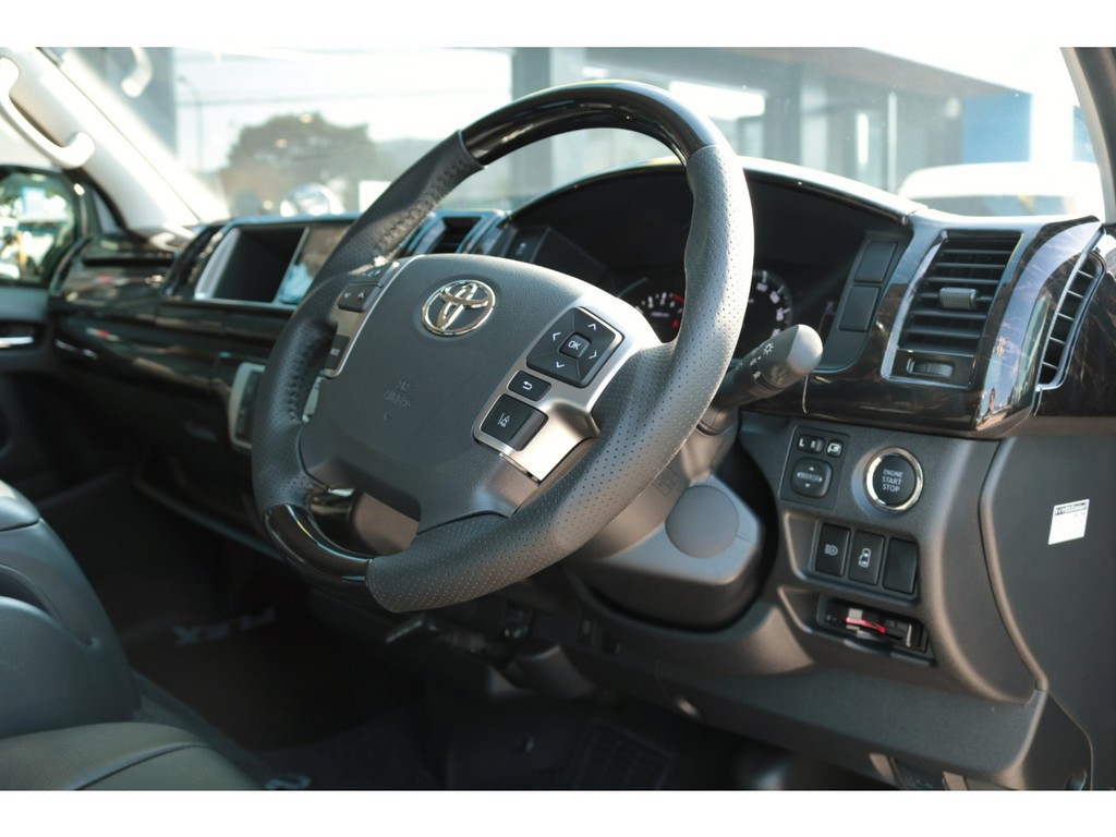 マホガニー黒木目コンビハンドル！プッシュスタート＆スマートキー！ パワースライドドアも完備！