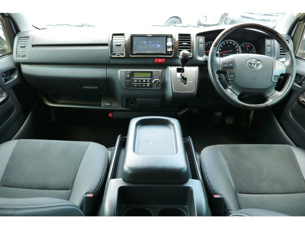 平成３０年式　ハイエース　バン　Ｓ－ＧＬ　ダークプライム　２０００ｃｃ　ガソリン　走行７１，６００ｋｍ 　ワンオーナー車