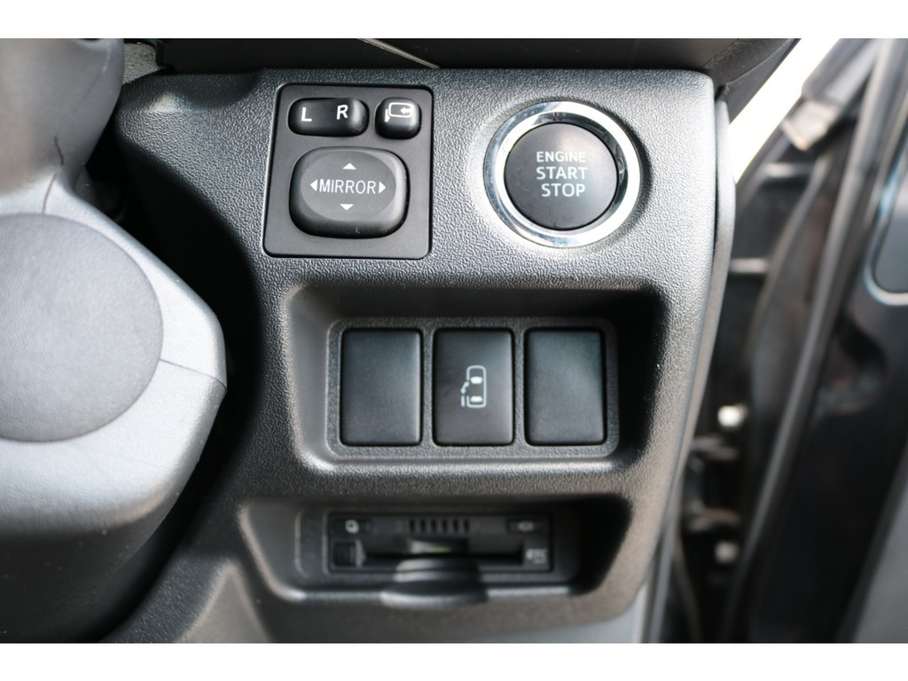 新車時オプションのプッシュスタートやパワースライドドアも付いております！ＥＴＣも完備！