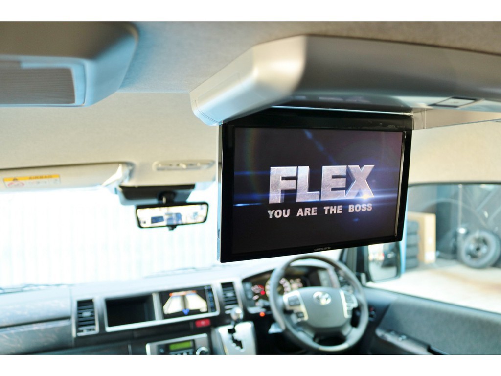 フリップダウンモニター付き♪長時間のドライブもこれで退屈しませんね♪