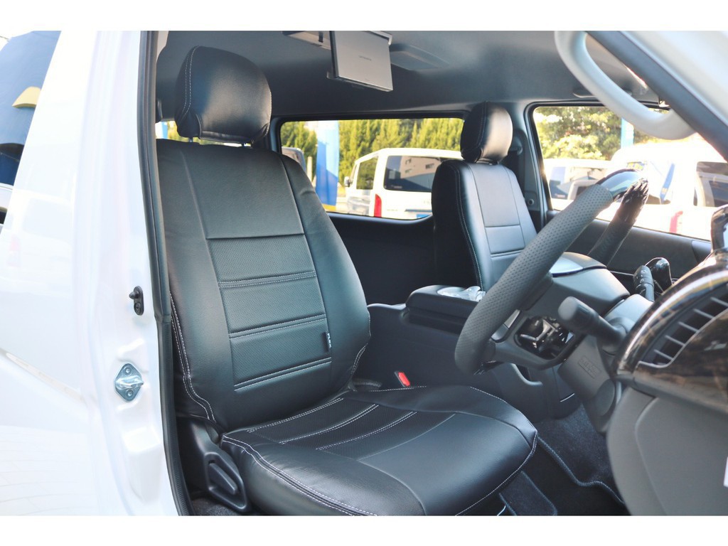 全席ブラックレザー調シートカバー！お手入れも楽になりますよ♪