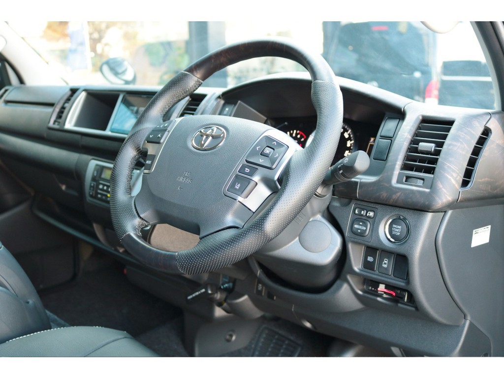 艶消しマホガニー黒木目コンビハンドル！プッシュスタート＆スマートキー！ パワースライドドアも完備！