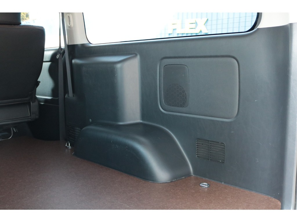 荷室のキズも少なく程度良好です！