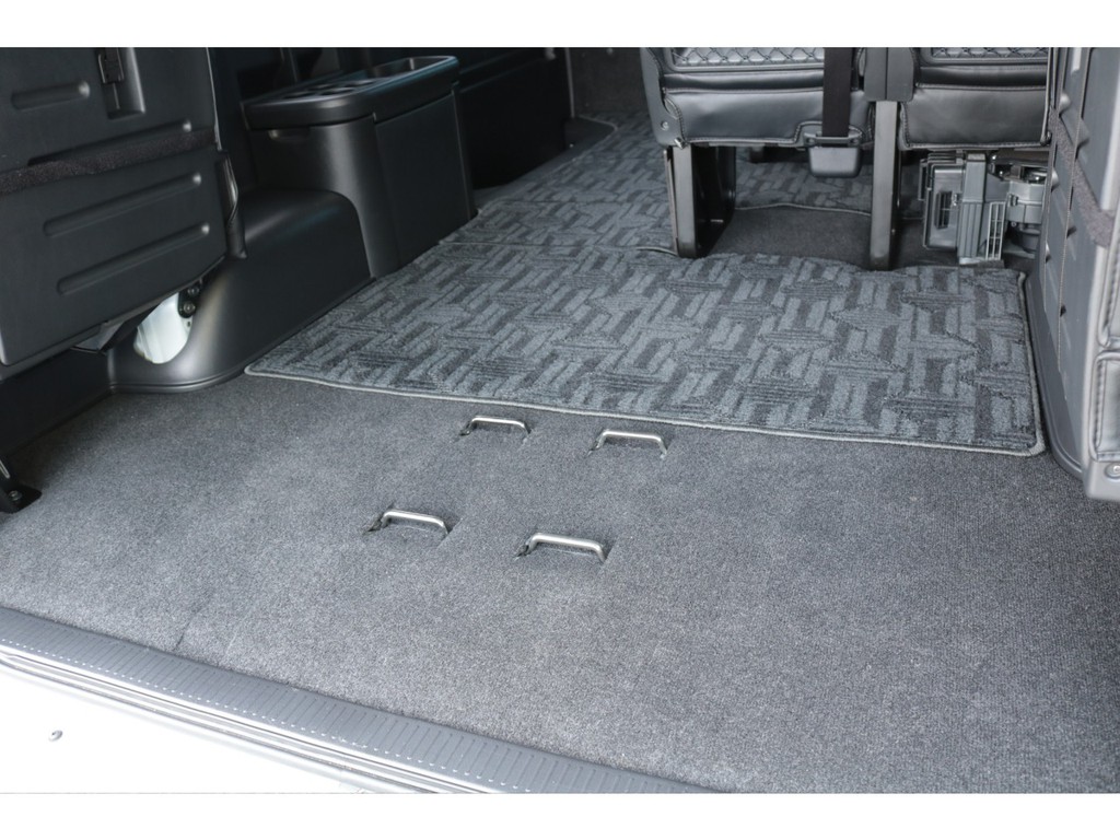 カーペットもキレイな状態を保っておりますよ♪