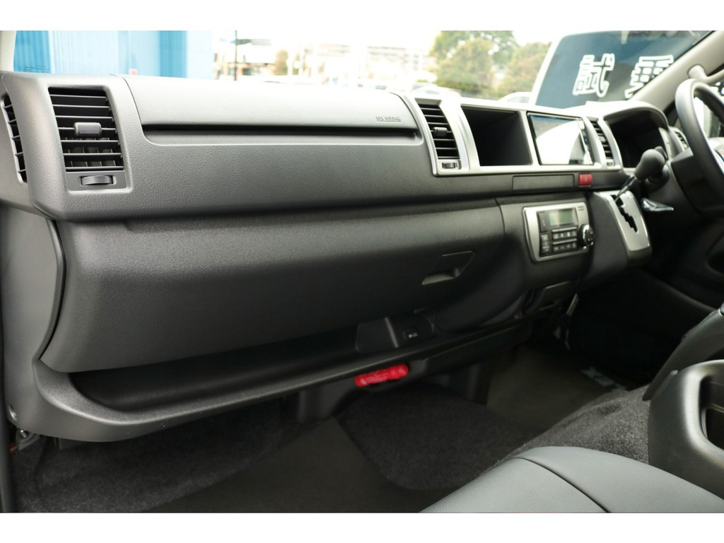 フルセグＳＤナビ・パノラミックビューモニターナビ連動加工も完備！助手席エアバッグや１００Ｖ電源コンセントも完備しております！