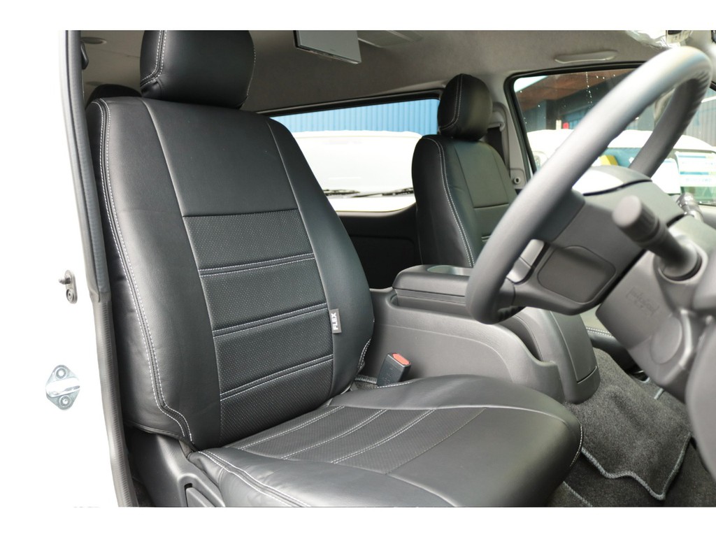 全席ブラックレザー調シートカバー！シートカバー付きでお手入れも楽になりますよ♪