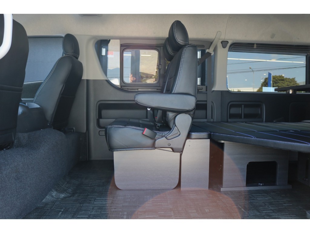 スライドドアを開けばそこにも広い空間が！乗り降りもし易いです！