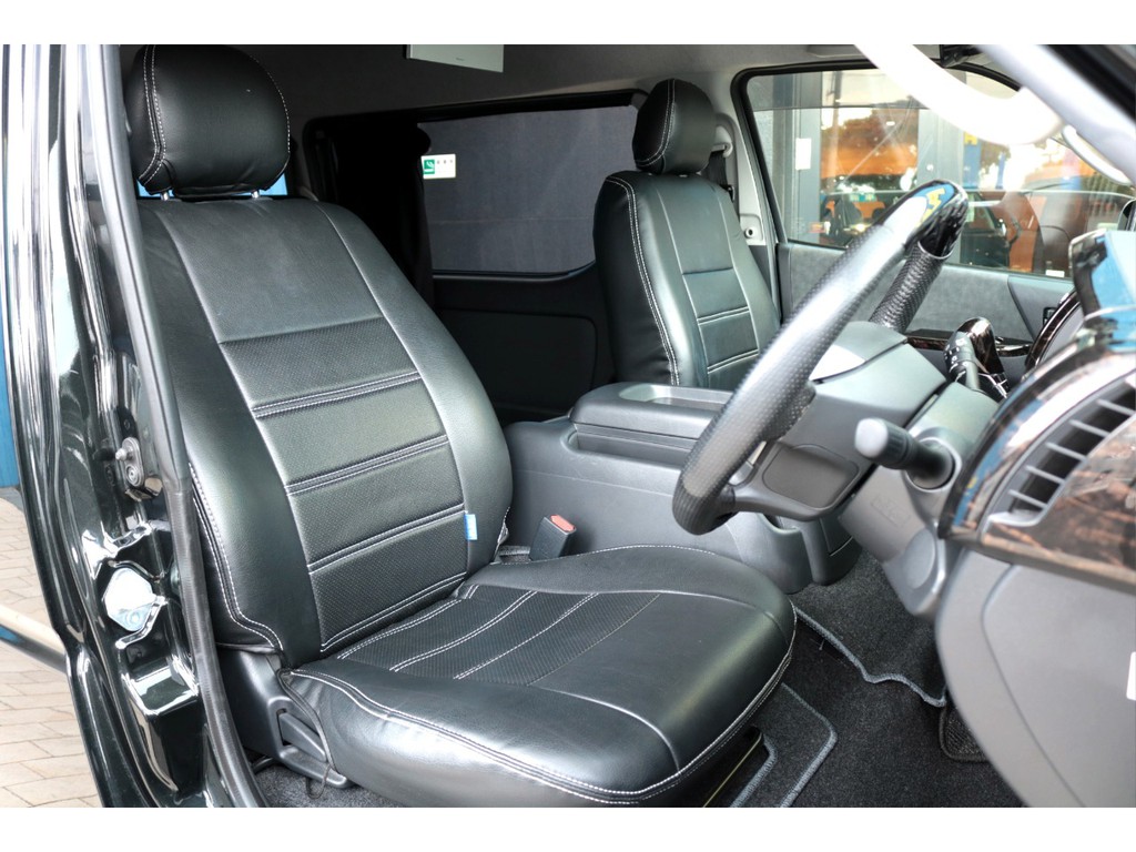 ブラックレザー調シートカバー！シートカバー付きでお手入れも楽になりますね♪