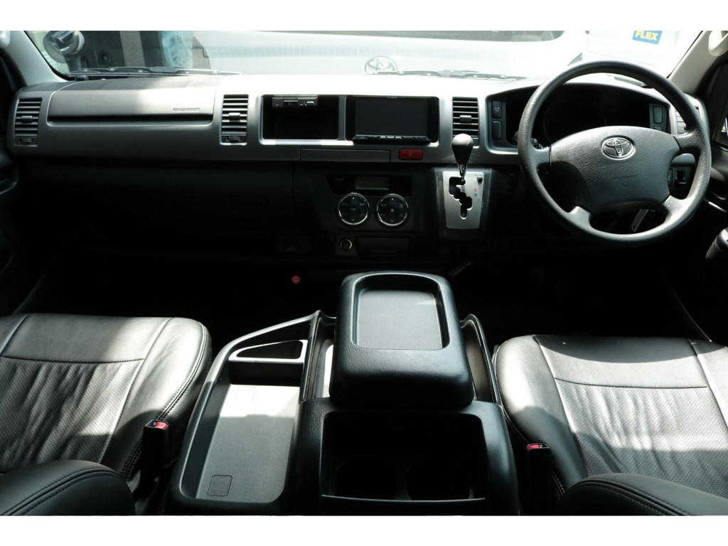 平成２５年式　ハイエース　ワゴン　ＧＬ　２７００ｃｃ　ガソリン　走行３７，３００ｋｍ　内外装カスタムも入った１台！