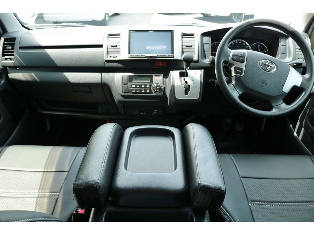 平成２７年式　ハイエース　バン　Ｓ－ＧＬ　３０００ｃｃ　ディーゼル　走行１２６，１００ｋｍ