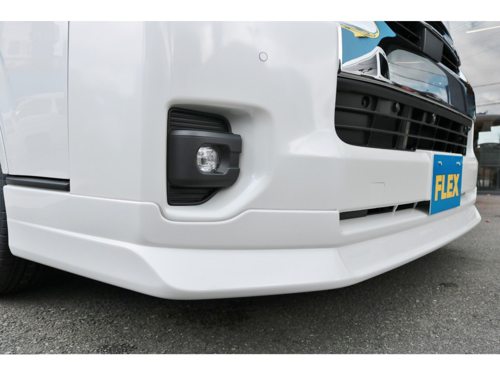 改良後からはフォグランプが小型化＆ＬＥＤ化されました！！ＦＬＥＸフロントリップスポイラー付き！