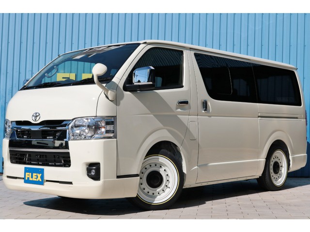 一部改良後新型！特設ライトイエロー！スーパーＧＬ　ガソリン　スライドドア小窓付き入庫！ＦＬＥＸ＆レガンスベッドキットフルカスタムパッケージ！ポータブル電源も付いております！パノラミックビューモニター！