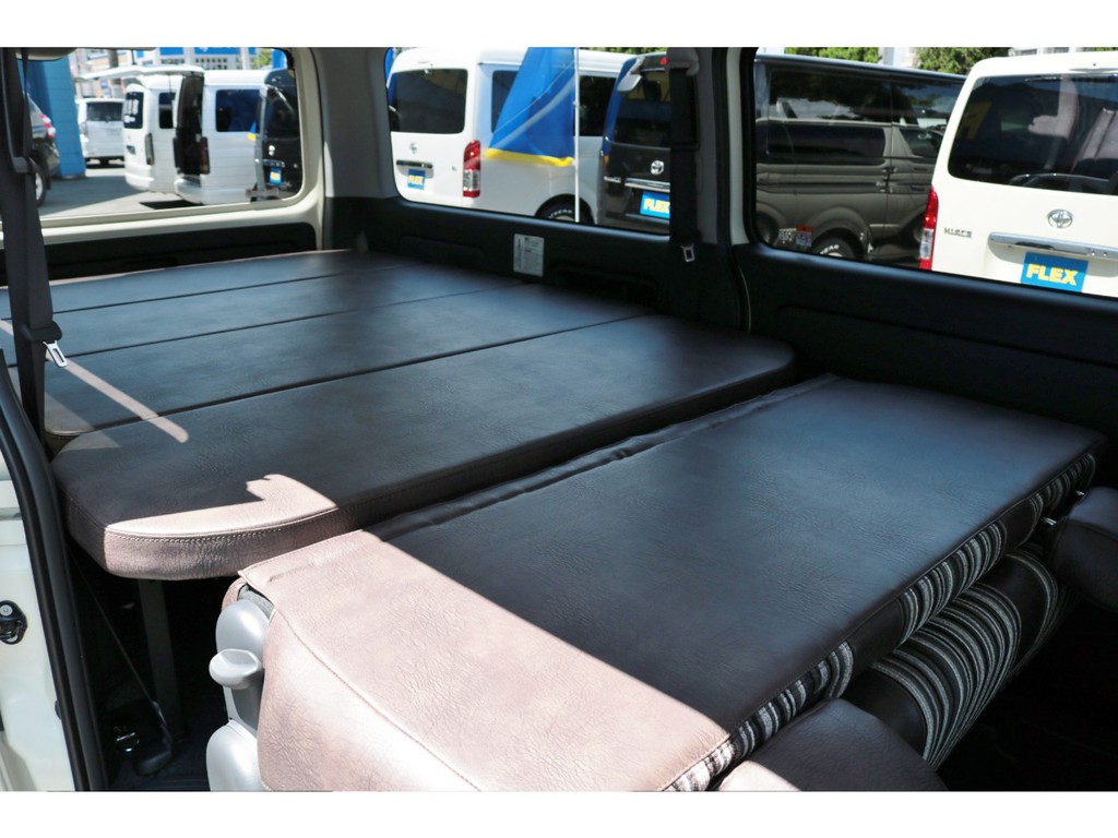 大人でも楽に横になれます！車中泊もできちゃいますね♪使い方が広がる人気のカスタムです！