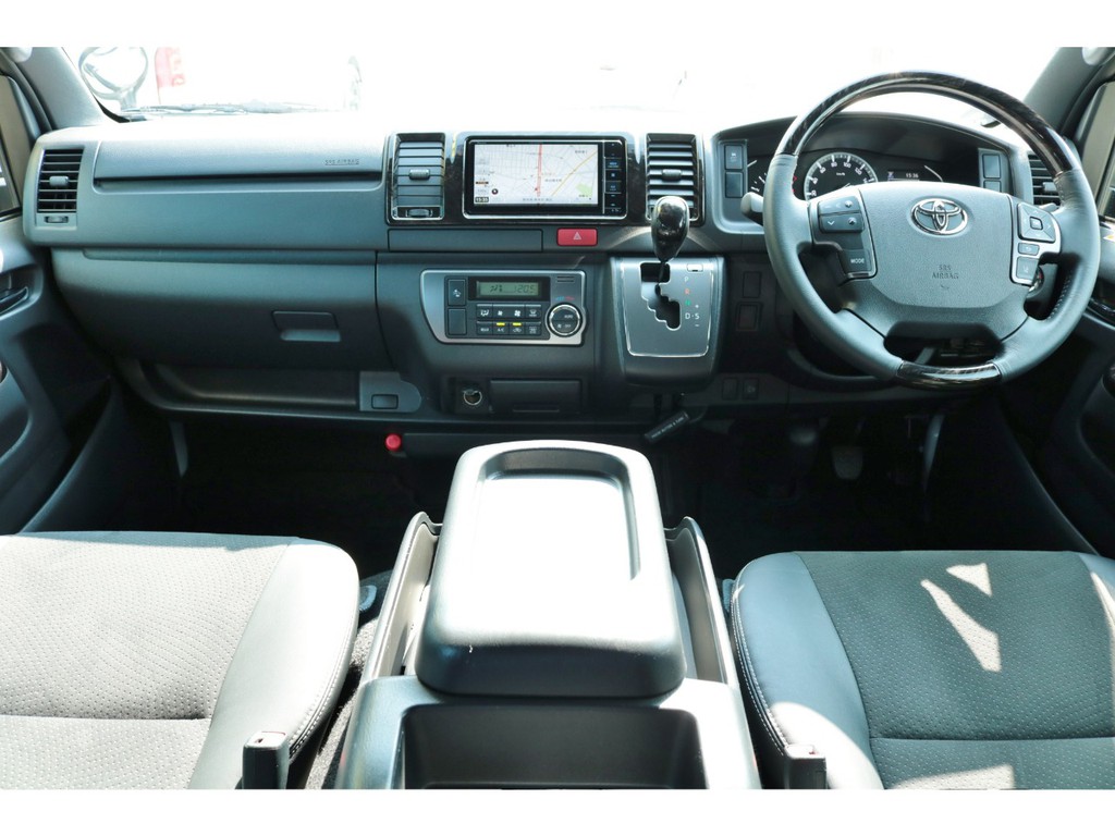 令和２年　ハイエースバン　特別仕様車　ダークプライムⅡ　ディーゼル　２８００ｃｃ　走行距離　２６，８００ｋｍ