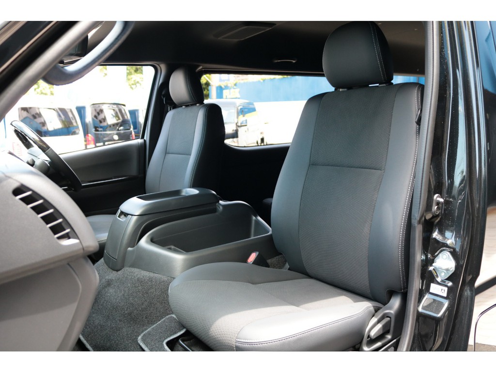 在庫豊富なＦＬＥＸであれば、納期のかかる新車を早く手に入れることができますよ♪