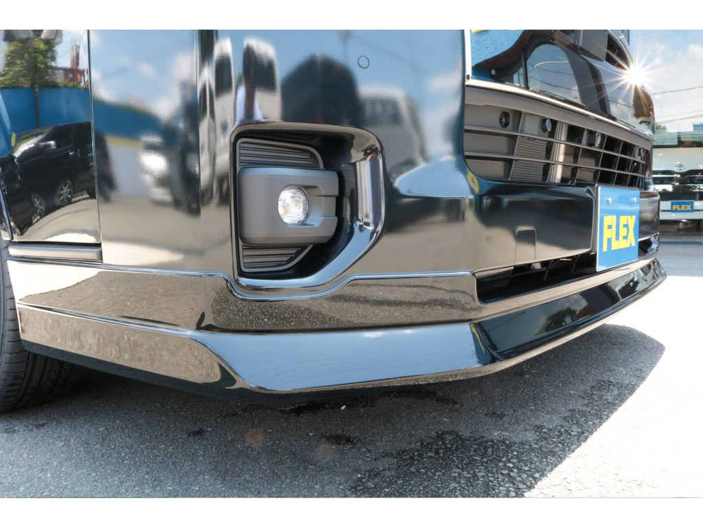 改良後からはフォグランプが小型化＆ＬＥＤ化されました！！ＦＬＥＸフロントリップスポイラー付き！