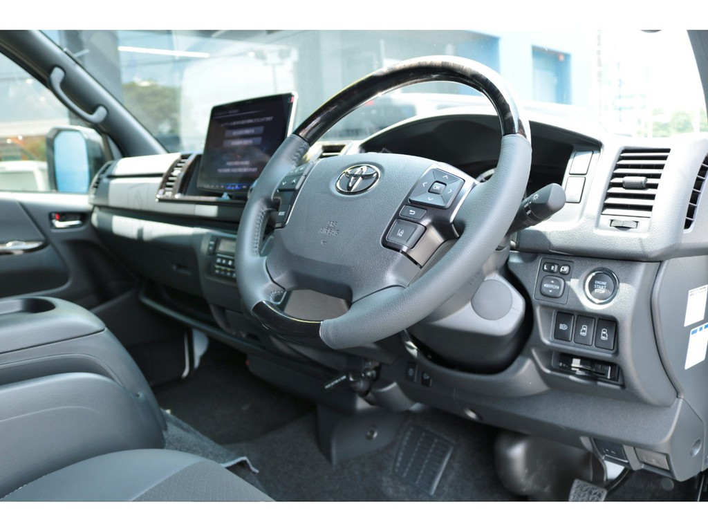 特別装備　マホガニー調黒木目コンビハンドル！各所黒木目マホガニー調加飾＆ダークシルバー加飾！