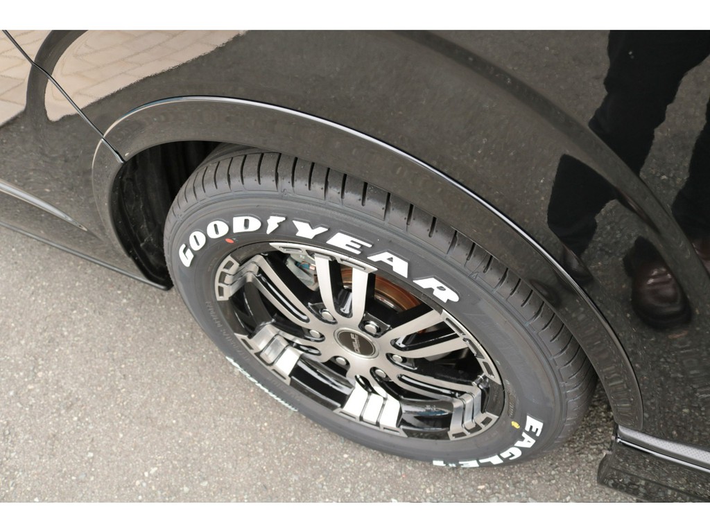 ダウンルックにも効果的なＦＬＥＸオーバーフェンダーも付いております！