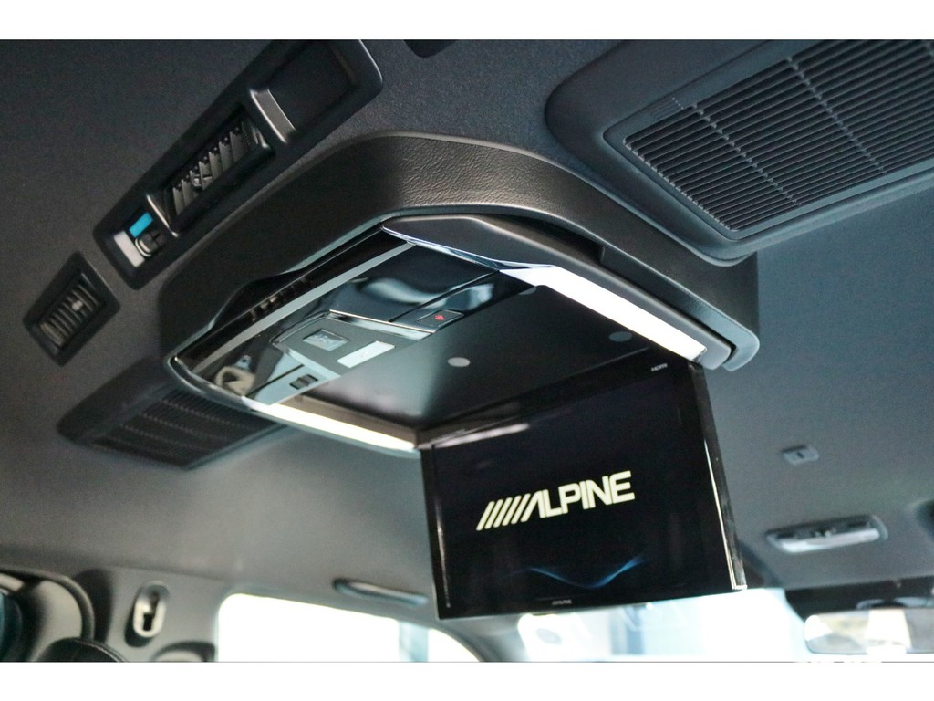 プラズマクラスター付き１２．８インチ大型フリップダウンモニター♪長時間のドライブもこれで退屈しませんね♪