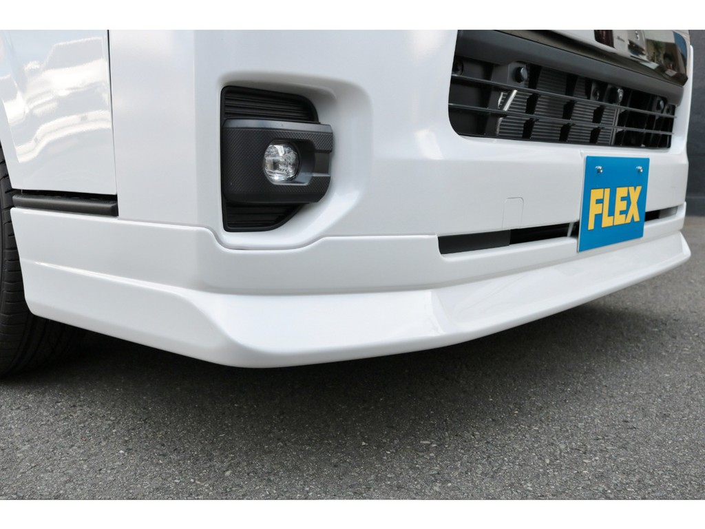 改良後からはフォグランプが小型化＆ＬＥＤ化されました！！ＦＬＥＸフロントリップスポイラー付き！