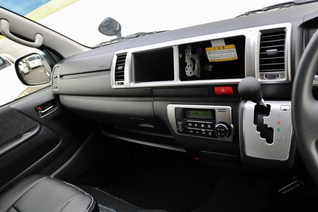 大きなボディですが運転しやすいお車です！是非１度運転席に座ってみてください！