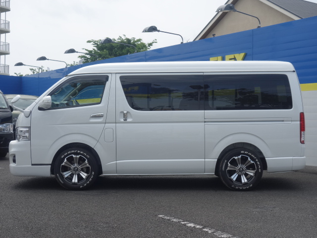 ３ナンバー１０人乗り登録、普通免許で運転できます♪