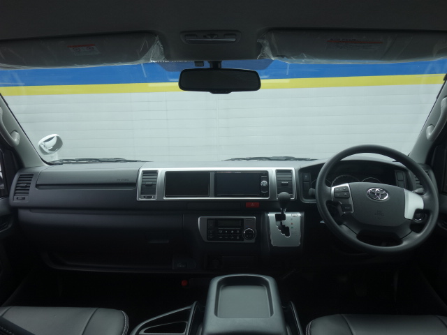 ４型からより一層洗練され、使いやすくなった運転席廻り♪