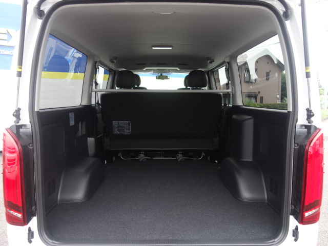 ハイエースならではの広い荷室！趣味やお仕事お買いものなど、大活躍間違いナシです！