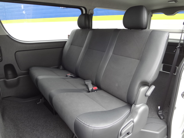 ５人乗り４ナンバー登録ですので、普通免許で運転ＯＫ！維持費もお得ですよ！
