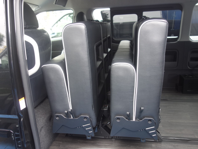 シートを折りたたみ、最前までスライドした状態です♪大きいお荷物も安心！
