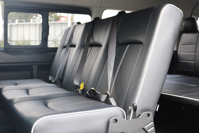 ３点式シートベルト３人分！チャイルドシートも取り付け可能！