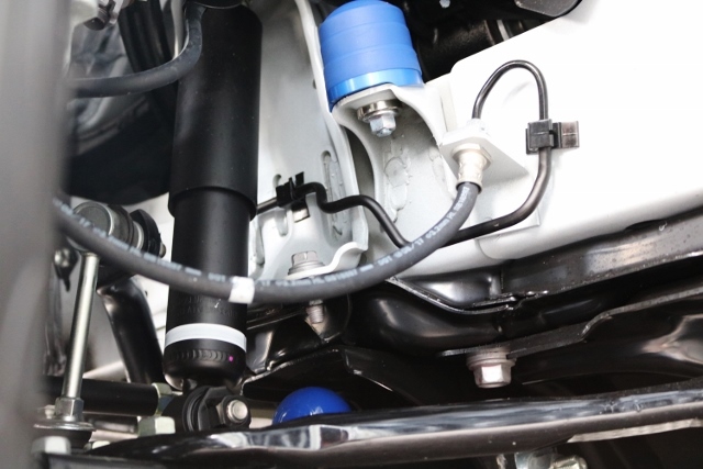 前後バンプラバー、リバウンドはクオリティ重視の玄武製を使用！