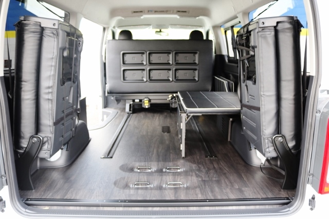 ロングスライドレール取付ですので、車内を広く使えます！