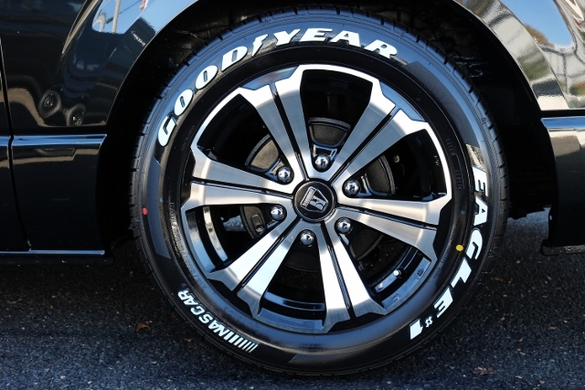 GOODYEAR NASCARタイヤは安心のグリップ力です！