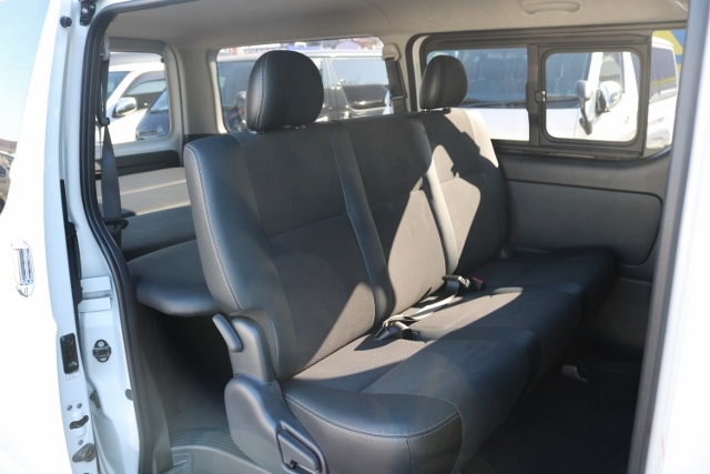 特別使用車ダークプライム限定ハーフレザーシート！