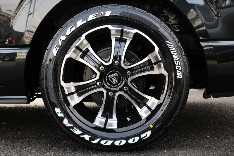 GOODYEAR NASCARタイヤは安心のグリップ力です！