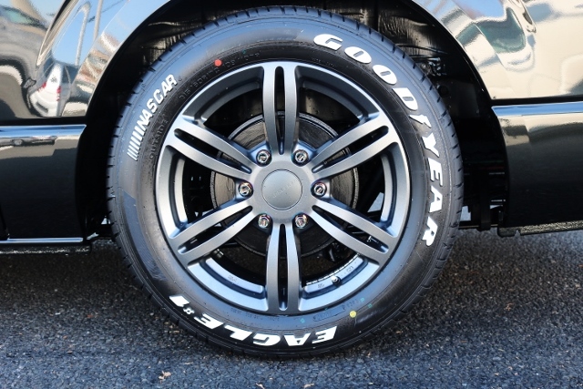 GOODYEAR NASCARタイヤは安心のグリップ力です！