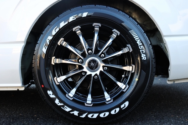 GOODYEAR NASCARタイヤは安心のグリップ力です！