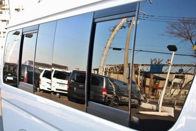 なんと運転席側に小窓が2枚！しっかり換気できます！