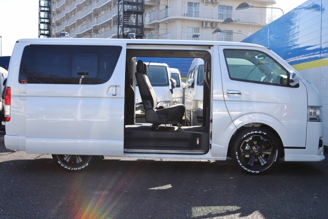 特別仕様車ダークプライム専用ハーフモケットハーフレザーシートは座り心地がいいですよ♪