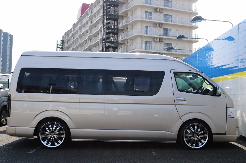リアフィルムなどの追加カスタムもお任せください！